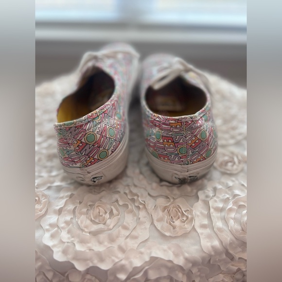 VANS x BEATLES ALL U NEED IS LOVE SNEAKERS - Picture 10 of 12